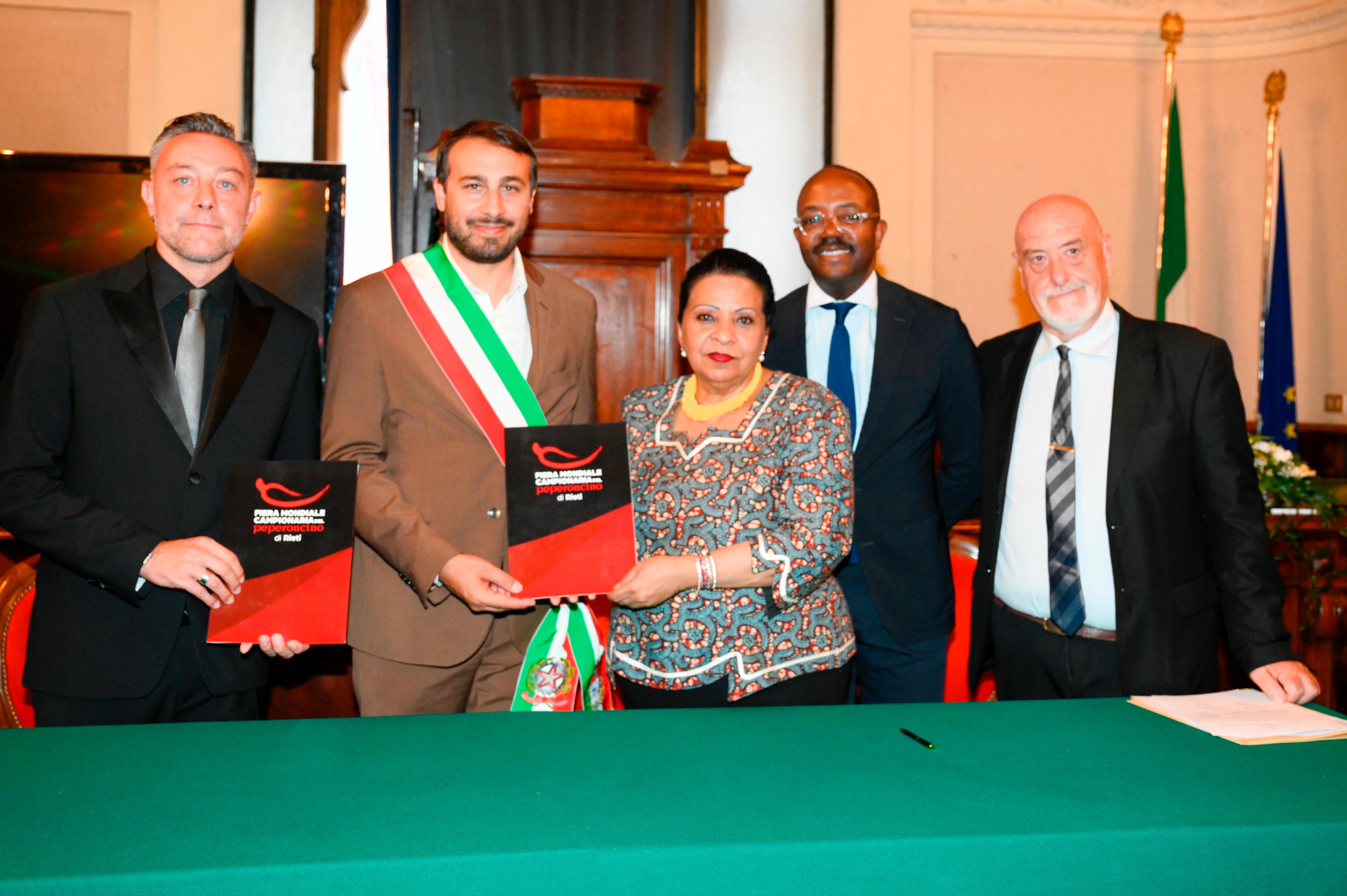 Firma del protocollo d'intesa Rieti-Luanda