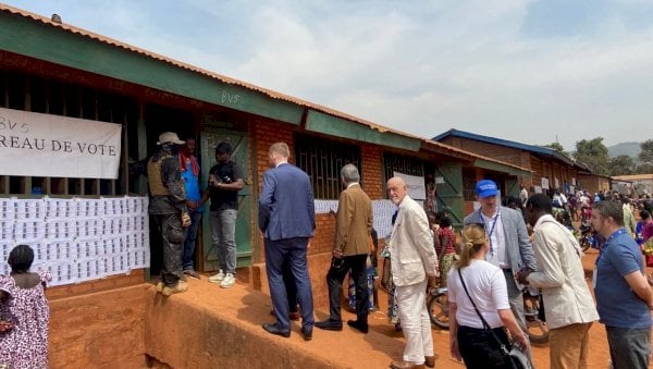 Ingresso al seggio elettorale a Bangui